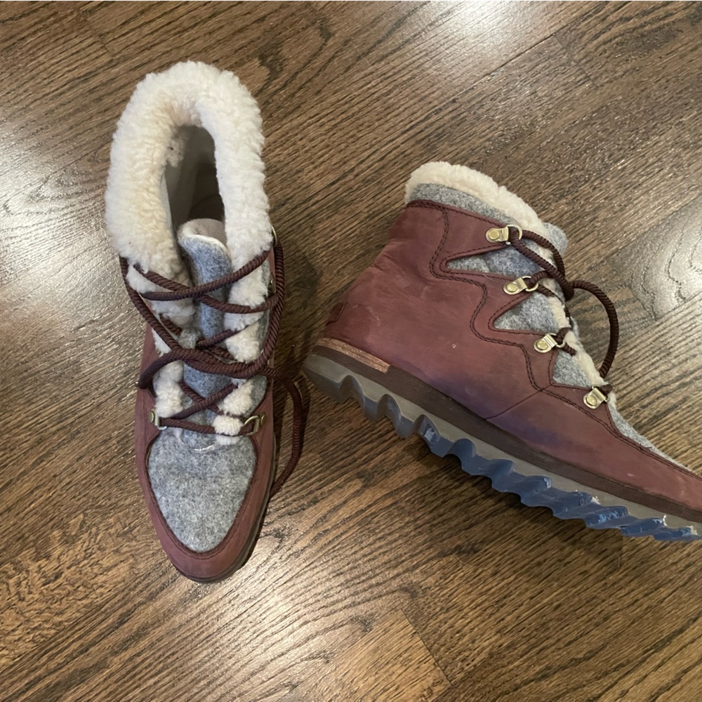 Sorel booties. Excellent condition